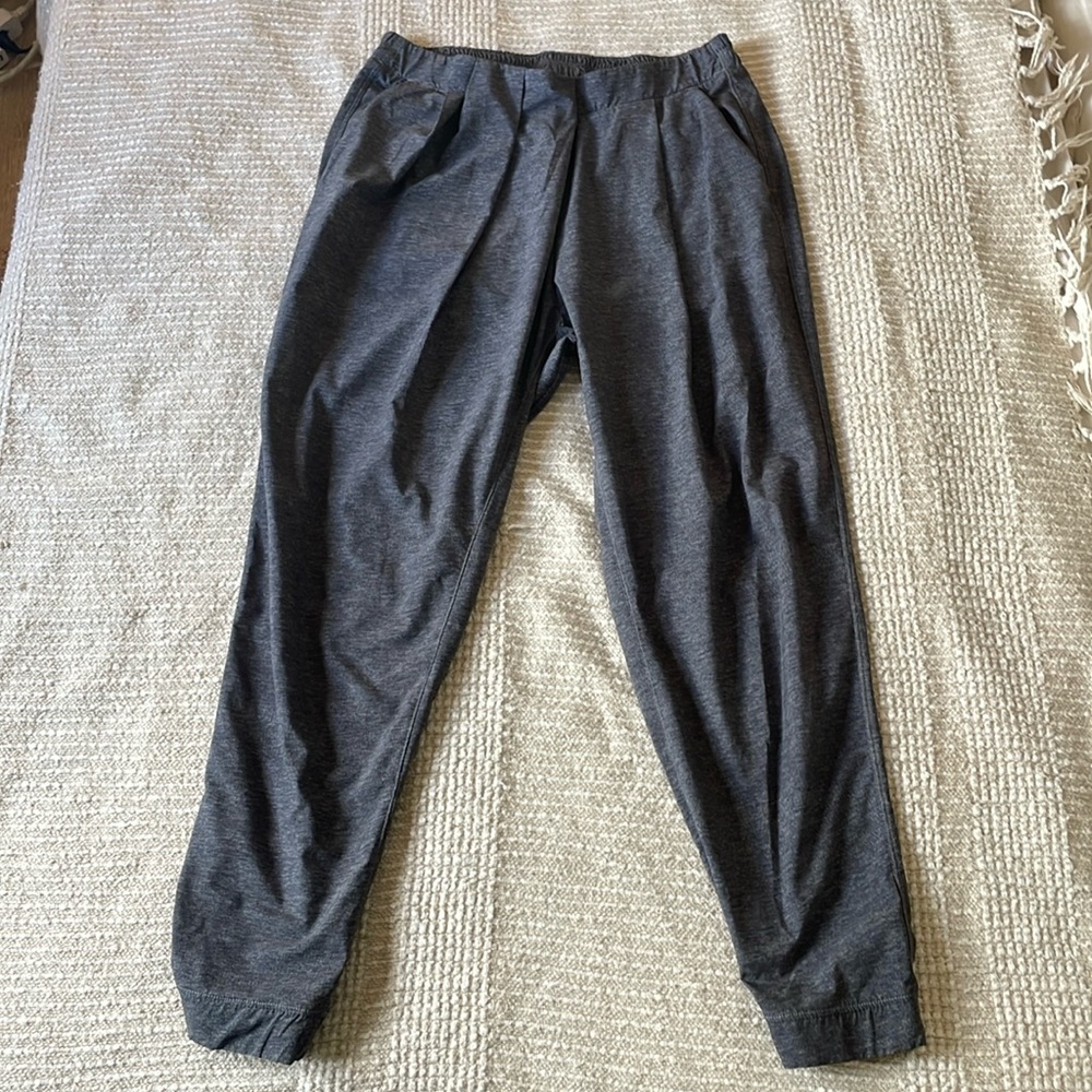Lululemon size 8 pleated joggers GUC GREY
